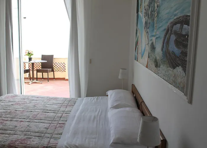 伊斯佩里亚酒店 3* 卡普里