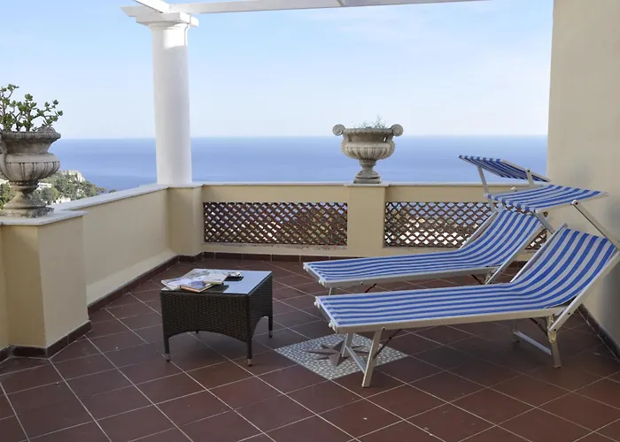 伊斯佩里亚酒店 3*