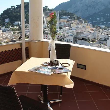 Esperia Hotel 3*
